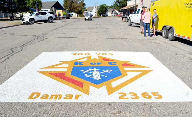 A PAINTED STREET MURAL depicting the 100th Anniversary of the Knights of Columbus in Damar, was just one of the many highlights from the Damar Acadia of the West-fest held Labor Day Weekend. (Photo Courtesy of Michele Garvert)